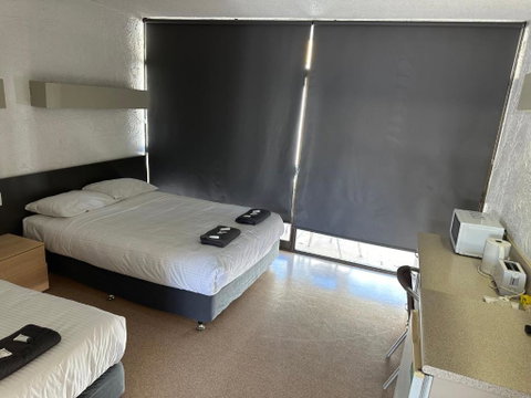Overlander Hotel - Accommodation Resorts 1