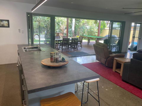 Pandanus Paradise. Newly Renovated 4 Bedroom Home - Accommodation Resorts 2