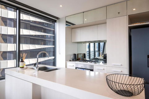 Panoramic View - Albert Park Lake & Shrine Views - Accommodation Resorts 2