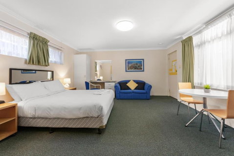 Paramount Motel - Accommodation Resorts 3