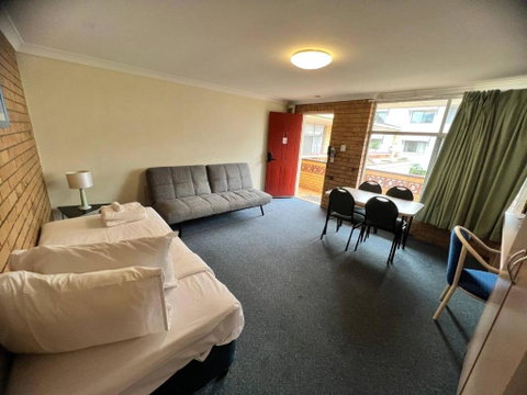 Paramount Motel - Accommodation Resorts 1