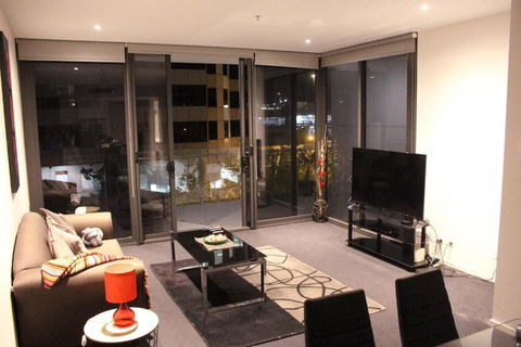 Perfectly Located Modern Apartment - Canberra CBD - Accommodation Resorts 1