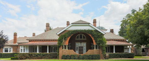 Petersons Armidale Winery And Guesthouse - Accommodation Resorts 0