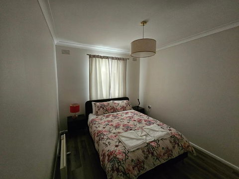 Phoenix House - Accommodation Resorts 3