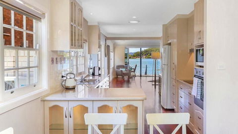 Pine Tree Cottage - Waterfront - Accommodation Resorts 3