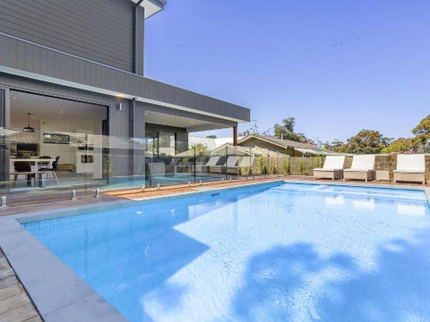 Pool And Spa - 300m Walk To Beach - Accommodation Resorts 0