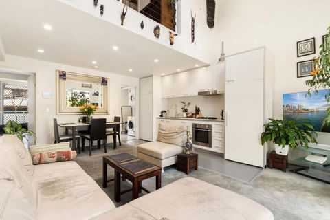 Poolside Apartment Opposite Redfern Park - Accommodation Resorts 1