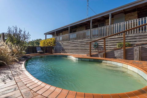 Port Philip Panorama - Bayview Retreat And Pool Bliss - Accommodation Resorts 2