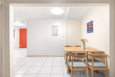 Quaint Queen Room In Pymble - Private Spot - Shared Bathroom - Accommodation Resorts 3
