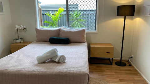 Private Guesthouse - Pet Friendly - Walk To Beach - Accommodation Resorts 2