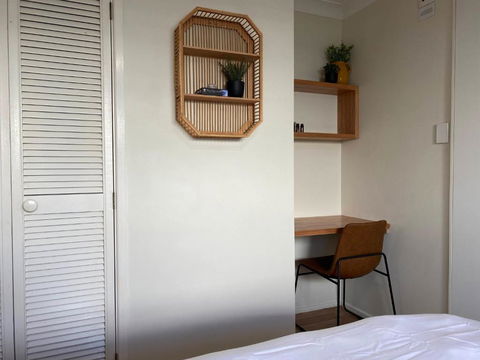 Private Guesthouse - Pet Friendly - Walk To Beach - Accommodation Resorts 3