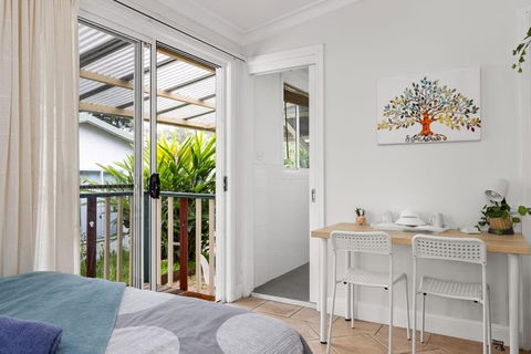 Quadruple Ensuite Room - Nearby Stations & Shops - Accommodation Resorts 3