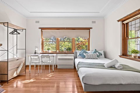 Quadruple Room - Near Transport & Shops - Shared Bathroom - Accommodation Resorts 1