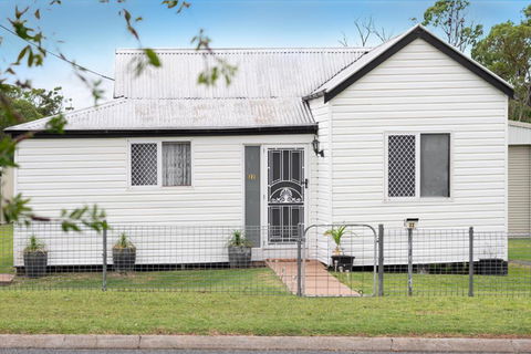 Quaint 2 Bedroom Fully Furnished Cottage - Accommodation Resorts 0