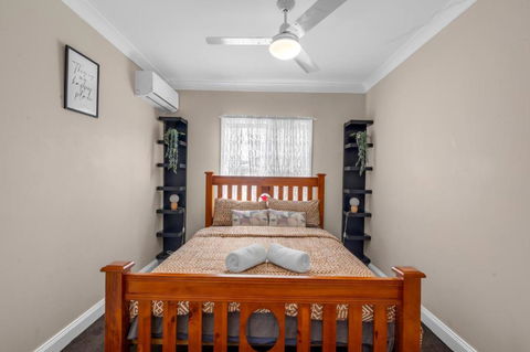 Quaint 2 Bedroom Fully Furnished Cottage - Accommodation Resorts 1