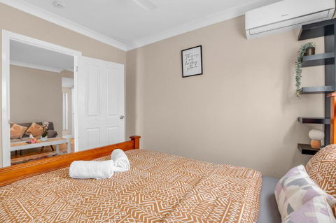 Quaint 2 Bedroom Fully Furnished Cottage - Accommodation Resorts 2