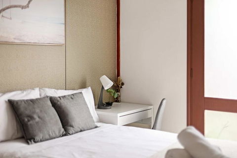 Quaint Double Room - Private Spot At Milperra - Shared Bathroom - Accommodation Resorts 1