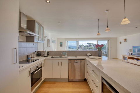 Quarterdeck Apartment - Accommodation Resorts 3