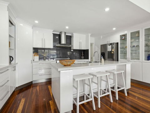 Quay-Largo - Accommodation Resorts 2