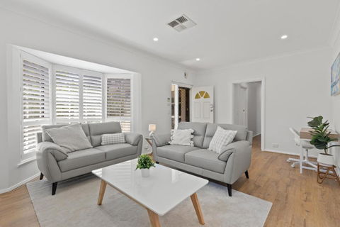 Quiet 2-Bed Retreat With Private Courtyard - Accommodation Resorts 0