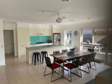 R&R By The Bay In Prime Location - Accommodation Resorts 3
