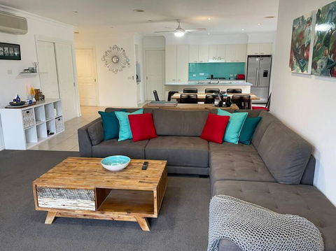 R&R By The Bay In Prime Location - Accommodation Resorts 1