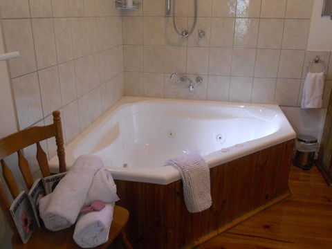 Astley Cottage - Accommodation Resorts 1