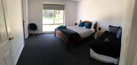 At HOME On HOLMES - Accommodation Resorts 3