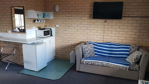 Avlon Gardens Motel - Accommodation Resorts 1
