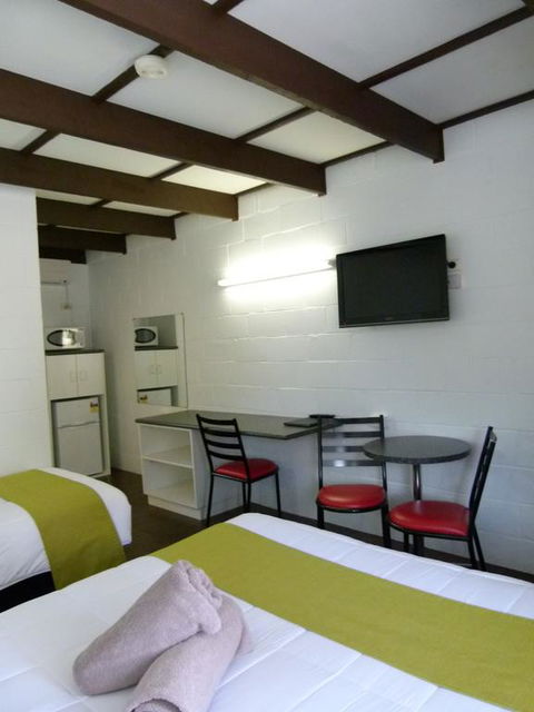 Azalea Motel - Accommodation Resorts 3