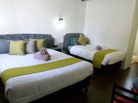 Azalea Motel - Accommodation Resorts 1