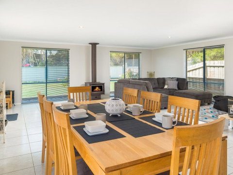 Back Beach Retreat - Accommodation Resorts 1