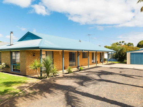 Back Beach Retreat - Accommodation Resorts 0