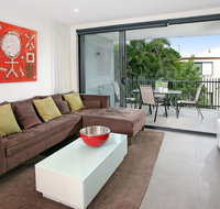 Back of the Block Bulimba - Executive 3BR Bulimba apartment with leafy outlook - Accommodation Resorts