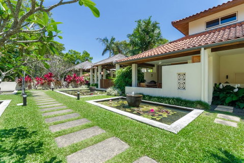 Balinese Beachfront Villa - Accommodation Resorts 3
