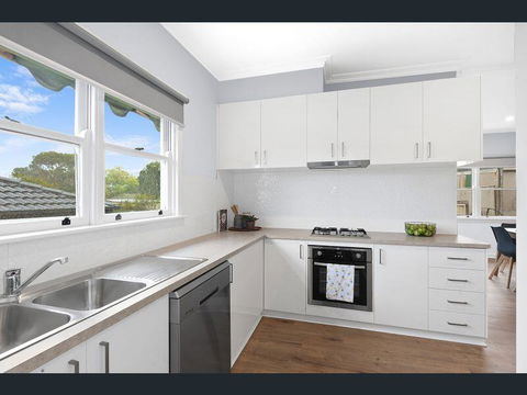 BALLARAT CLOSE 2 CBD + HOSPITAL+3BR HOME+NETFLIX + WiFi + Gift - Accommodation Resorts 3