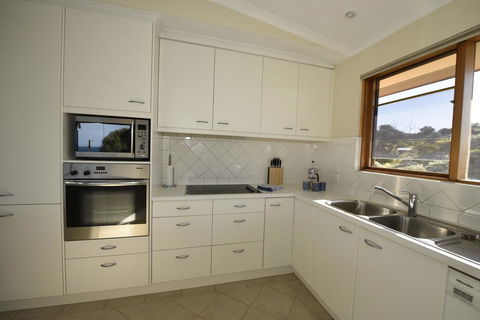 Baudin House - Accommodation Resorts 2