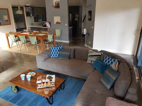 Bay Breeze Holiday Home - Accommodation Resorts 0