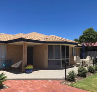 Beach House by the bay - Accommodation Resorts