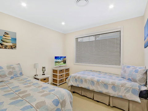 Beachfront Luxury - Accommodation Resorts 2
