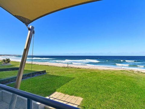 Beachfront Luxury - Accommodation Resorts 1