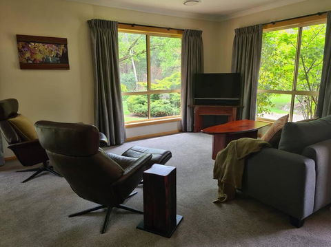 REDGUM RETREAT BRIGHT - Luxury Spa Villa - Accommodation Resorts 2