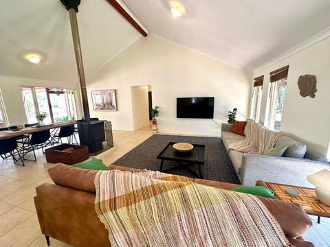 Redtail House - Carlotta - Accommodation Resorts 0