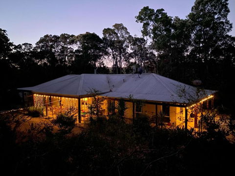 Redtail House - Carlotta - Accommodation Resorts 2