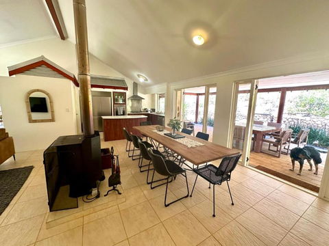 Redtail House - Carlotta - Accommodation Resorts 3