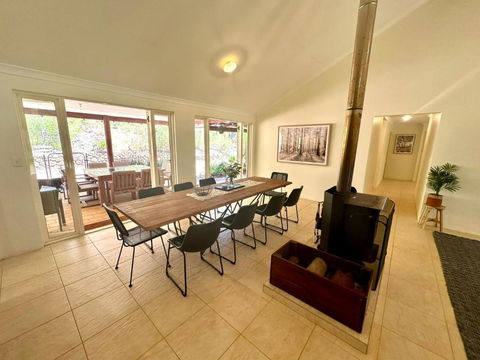 Redtail House - Carlotta - Accommodation Resorts 1