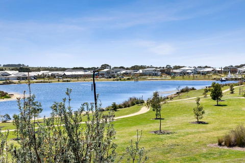 REFLECTIONS At Lonsdale - Accommodation Resorts 1
