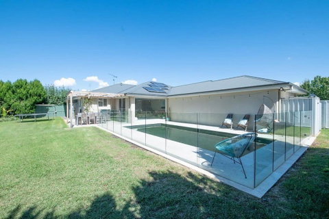 Regand Retreat - Luxurious Family Home, Pool - Accommodation Resorts 2