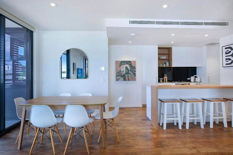 Regatta Hideaway - A Breezy Balcony Residence - Accommodation Resorts 2