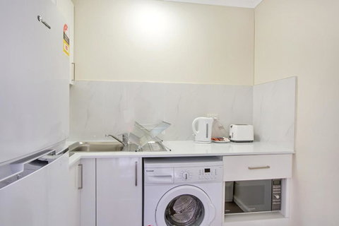 Renovated Stylish Studio - Accommodation Resorts 3